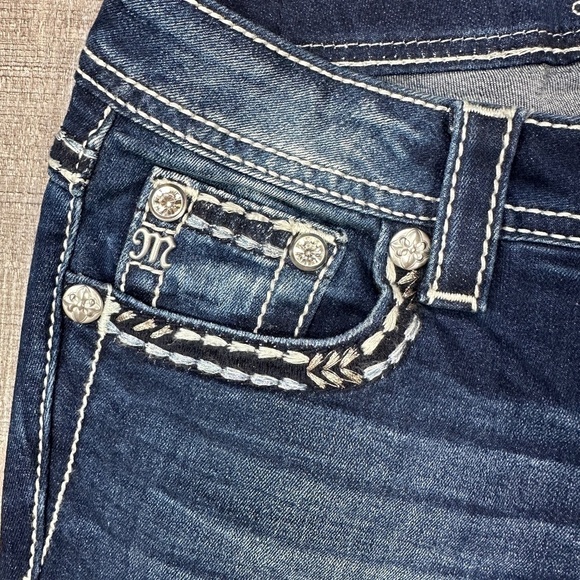 Miss Me Embroidered Flap Signature Cuffed Capri Jeans Size 27 - Picture 8 of 12